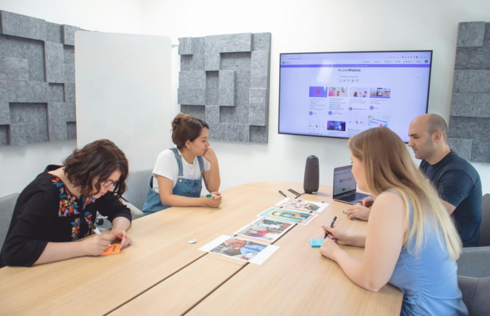 Espace de formation moderne avec outils pédagogiques pour l'apprentissage de la finance